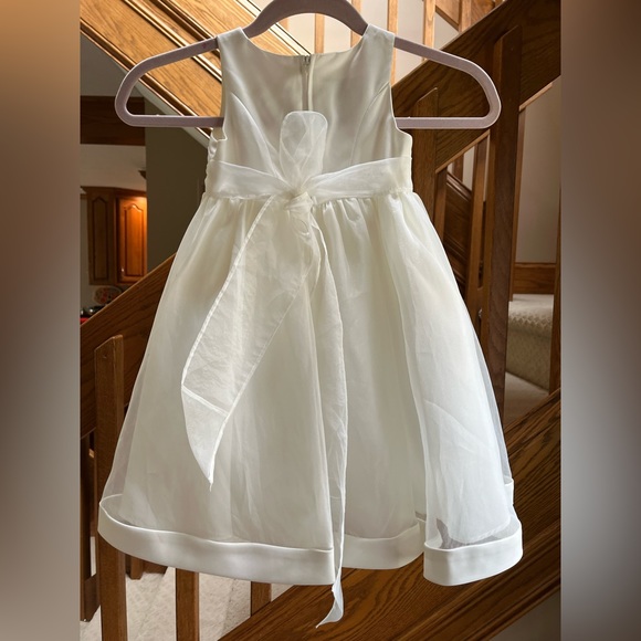 Isobella and Chloe Toddler white formal/flower girl dress size 4T. - Picture 2 of 3